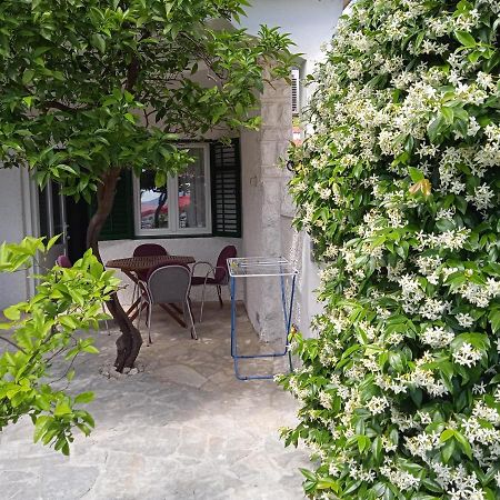 Harbour-Side Apartment With Beautiful Terrace Podgora Exterior foto